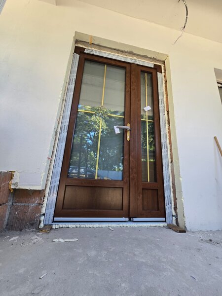 Tamplarie PVC premium & rulouri aluminiu   confort total si siguranta